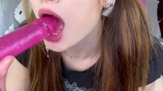 Masturbating solo babe loves her toys