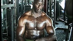 Hung black body builder shows off his physique while getting kinky