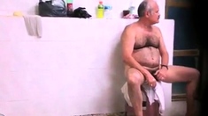 Str8 spy pakistani daddy in public bath